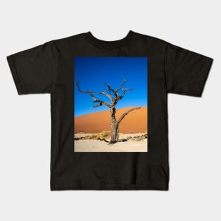 Gnarled tree. Kids T-Shirt